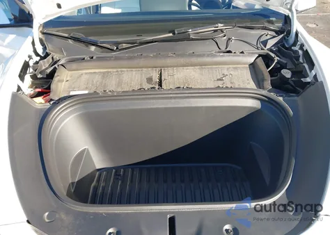 2023 Tesla Model Y Awd/Long Range Dual Motor All-Wheel Drive z USA, uszkodzony, nr VIN 7SAYGDEE0PF960363